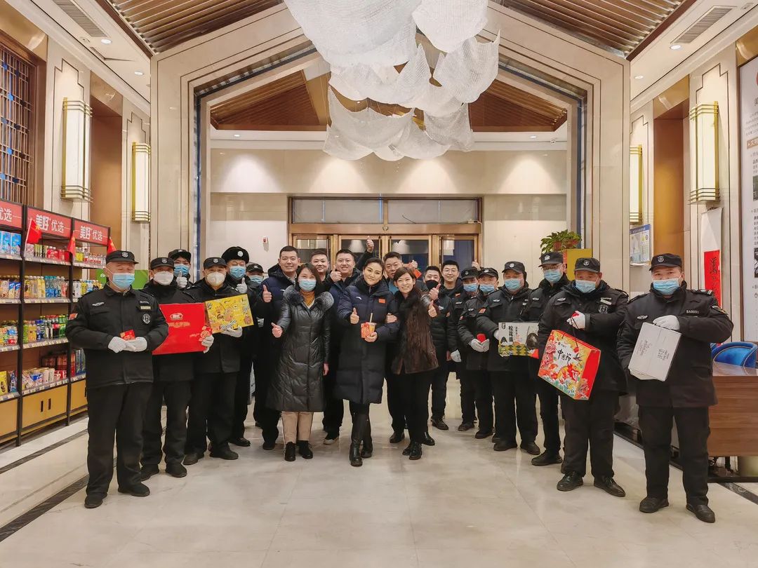 心系一线 感恩坚守丨温雪娜总经理除夕夜与项目基层共度春节